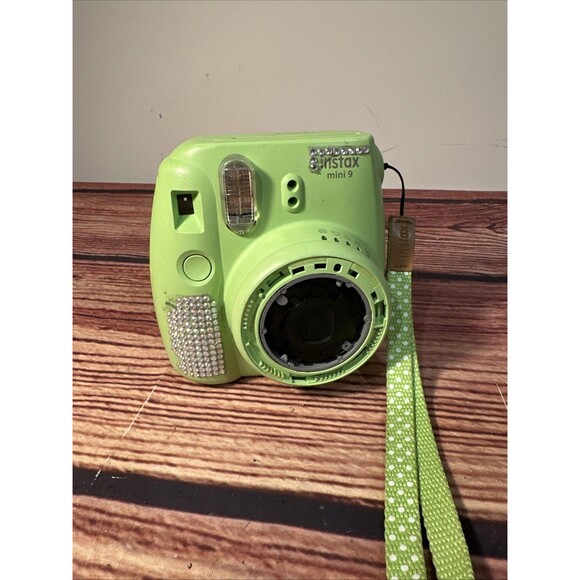 Fuji Instax Mini 9 Fujifilm Instant Film Camera Lime Green - READ - Picture 1 of 6